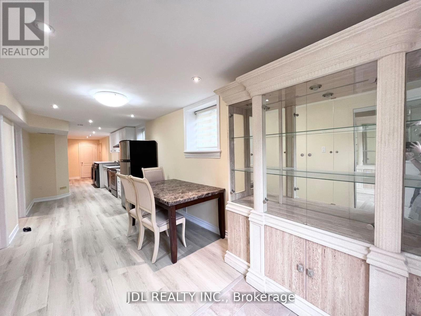 Photo 17 of 23 Toporowski Avenue, Richmond Hill ON