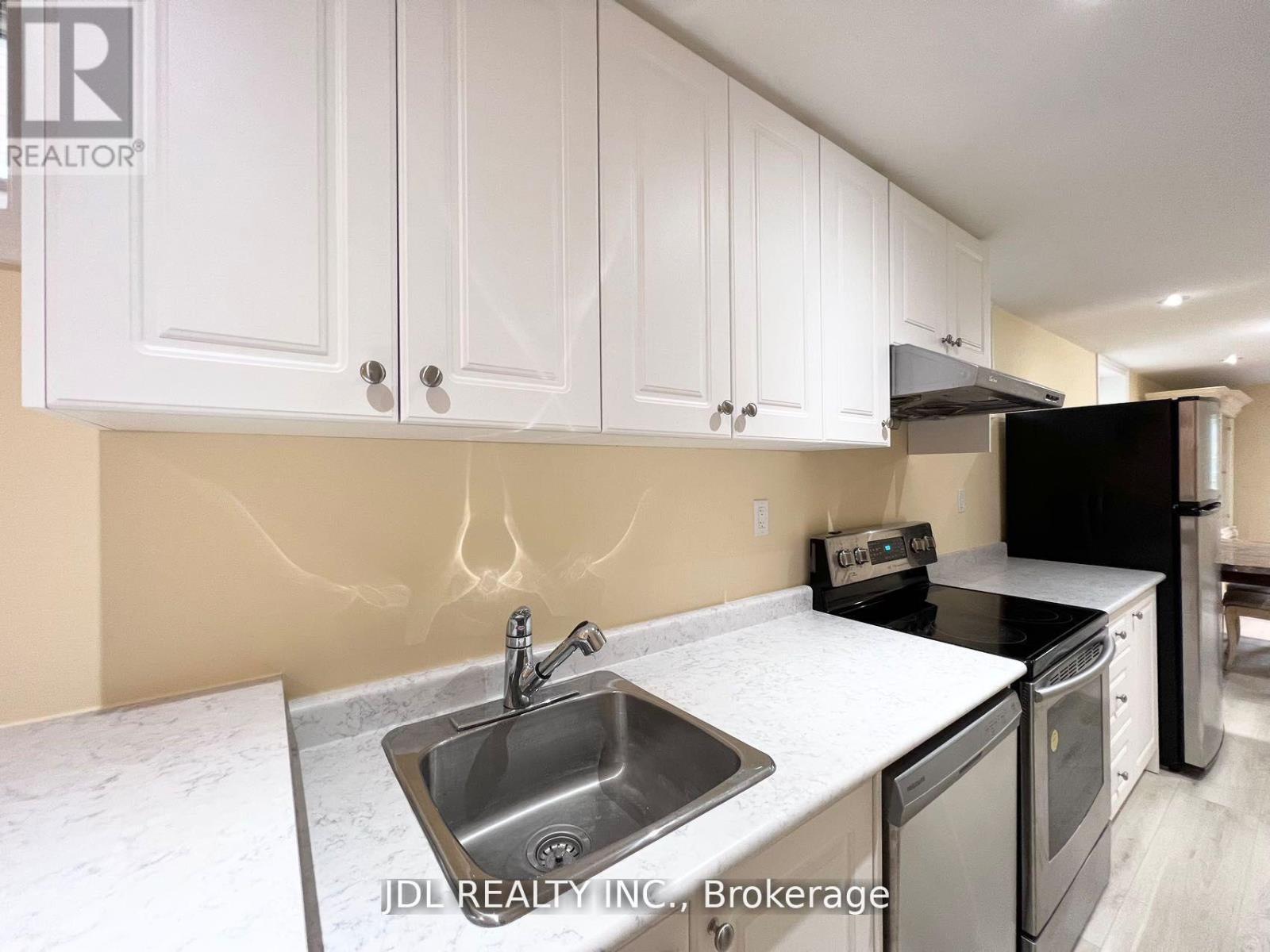 Photo 19 of 23 Toporowski Avenue, Richmond Hill ON