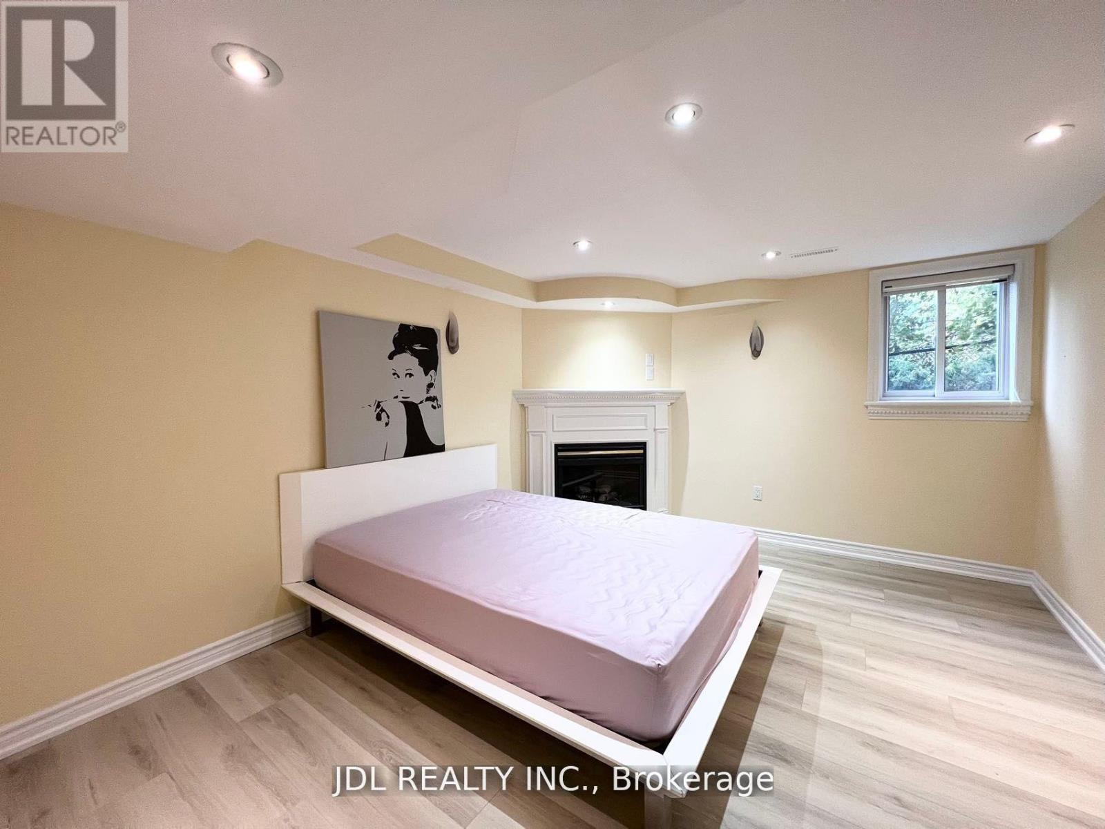 Photo 1 of 23 Toporowski Avenue, Richmond Hill ON