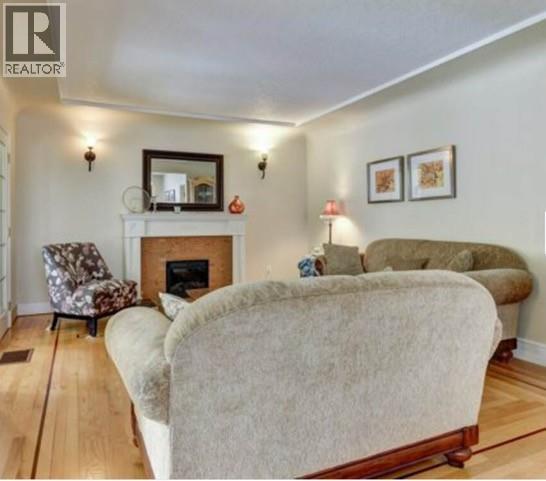 Photo 6 of 1506 Dickson Avenue, Kelowna BC