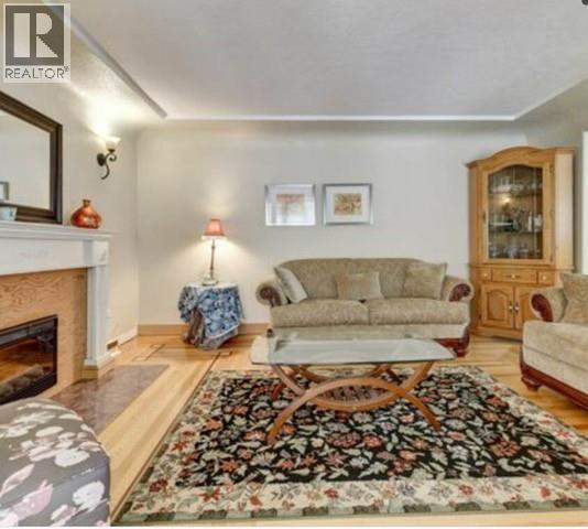 Photo 8 of 1506 Dickson Avenue, Kelowna BC