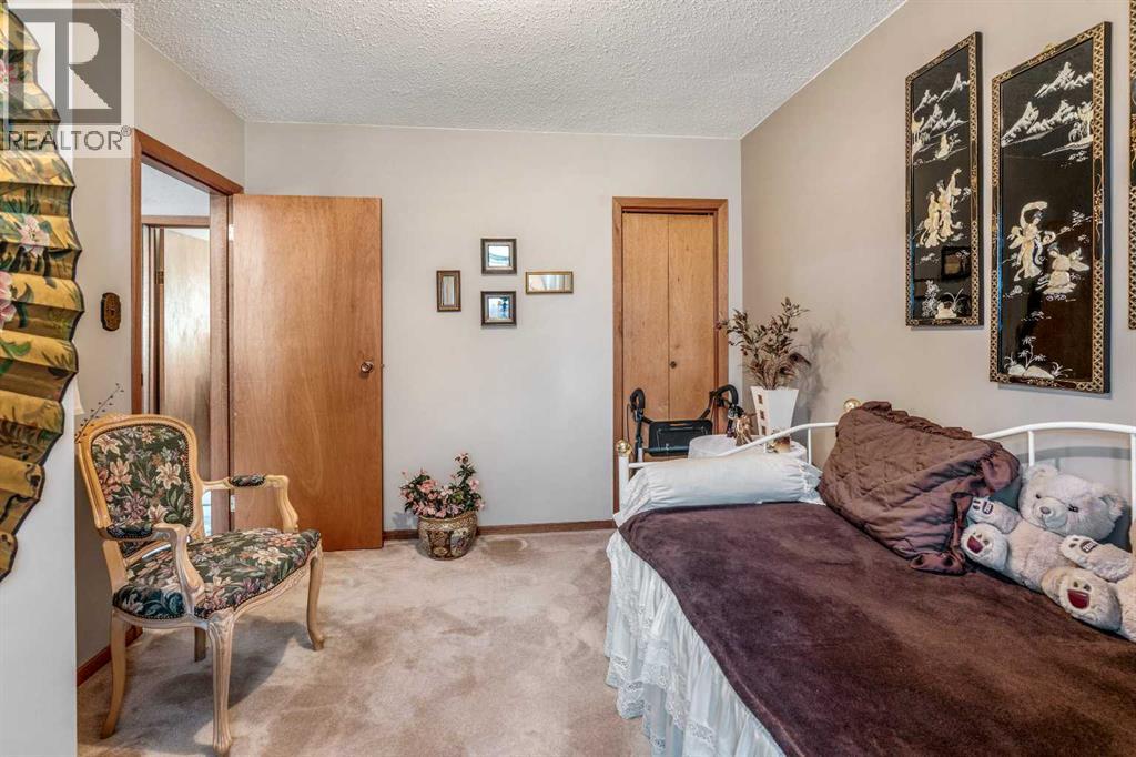 Single Family House Bungalow for Sale in   Street S Victoria Park Lethbridge 