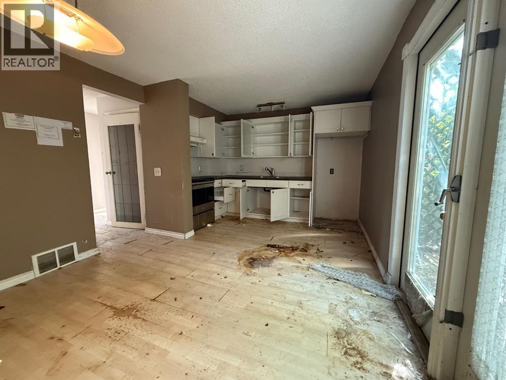 Photo 5 of 105 Windsor Drive, Fort Mcmurray AB