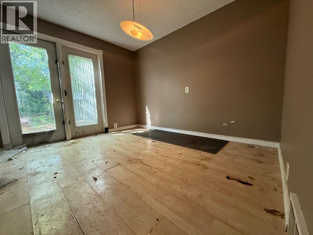 Photo 7 of 105 Windsor Drive, Fort Mcmurray AB