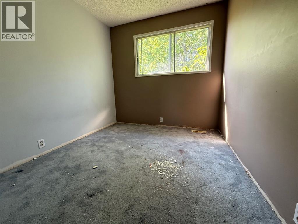 Photo 13 of 105 Windsor Drive, Fort Mcmurray AB