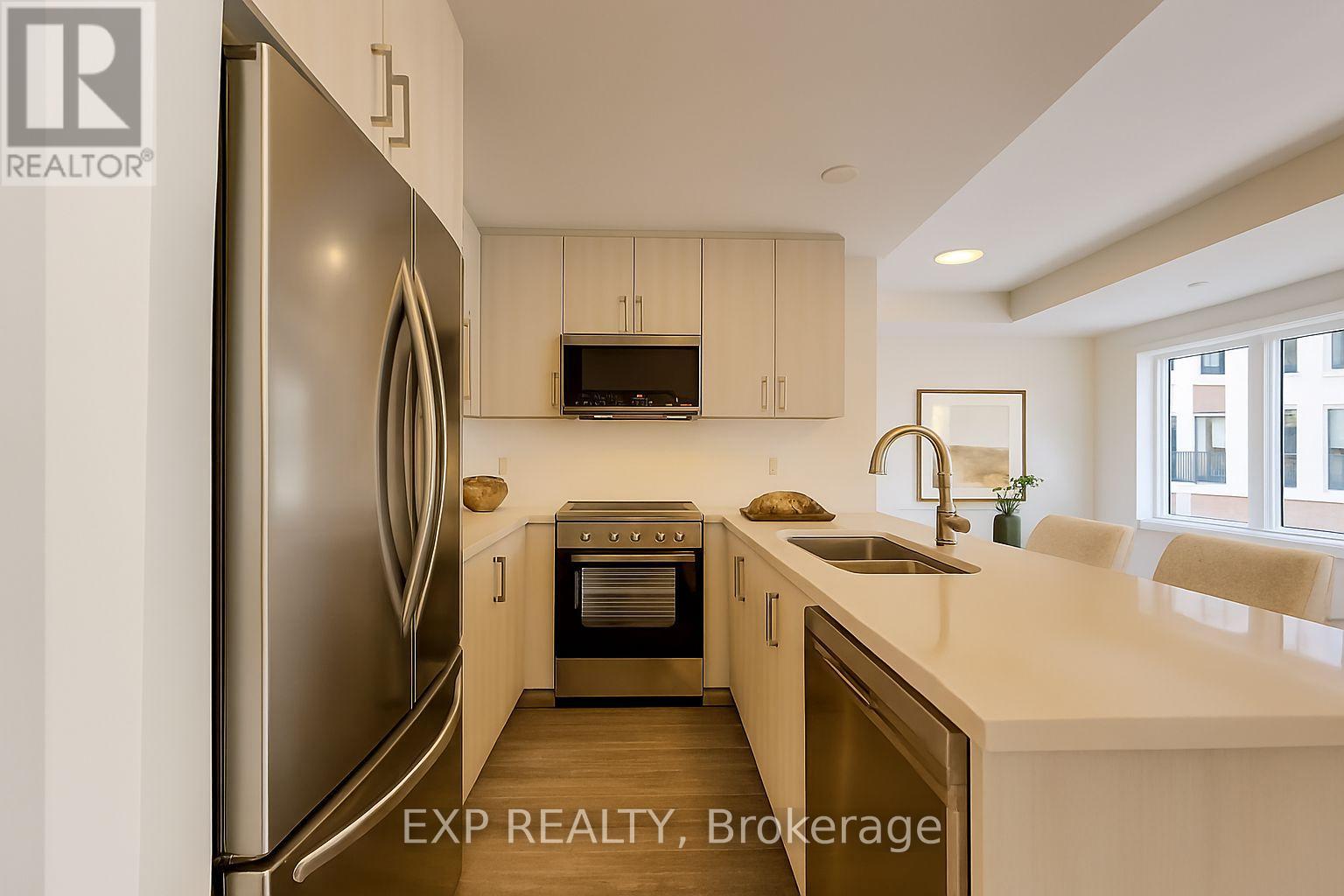 Photo 12 of 54 Matawin Lane, Richmond Hill ON