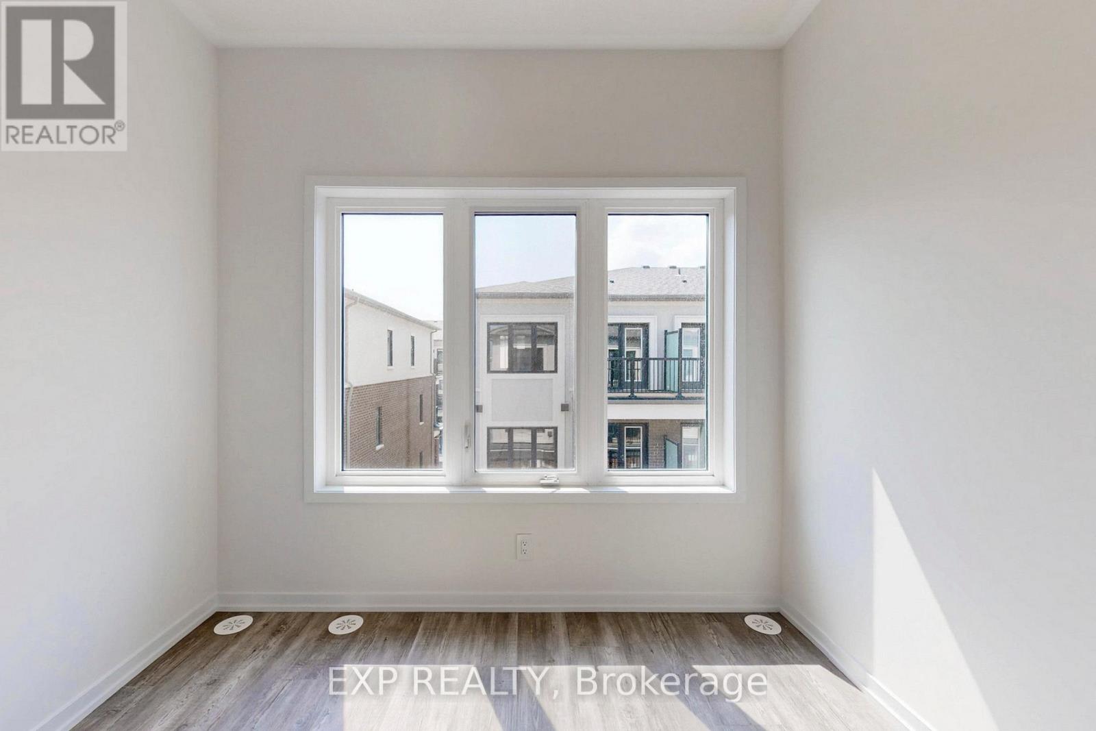 Photo 30 of 54 Matawin Lane, Richmond Hill ON