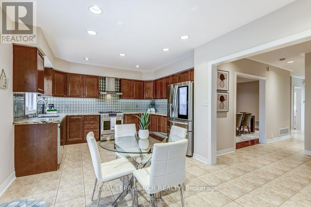 Photo 1 of 42 Mynden Way, Newmarket ON