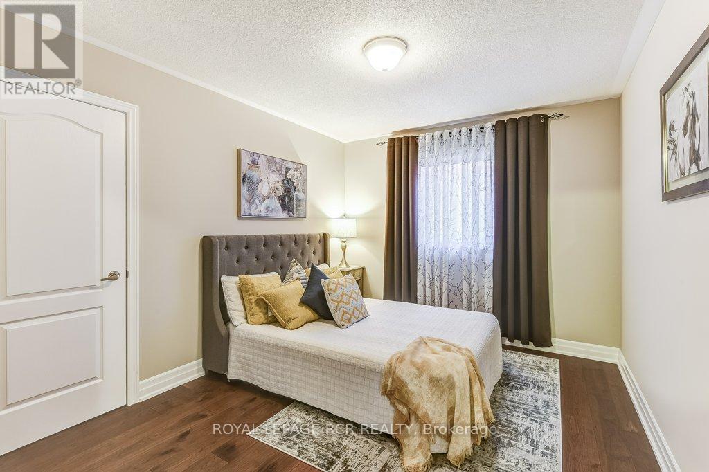 Photo 44 of 42 Mynden Way, Newmarket ON
