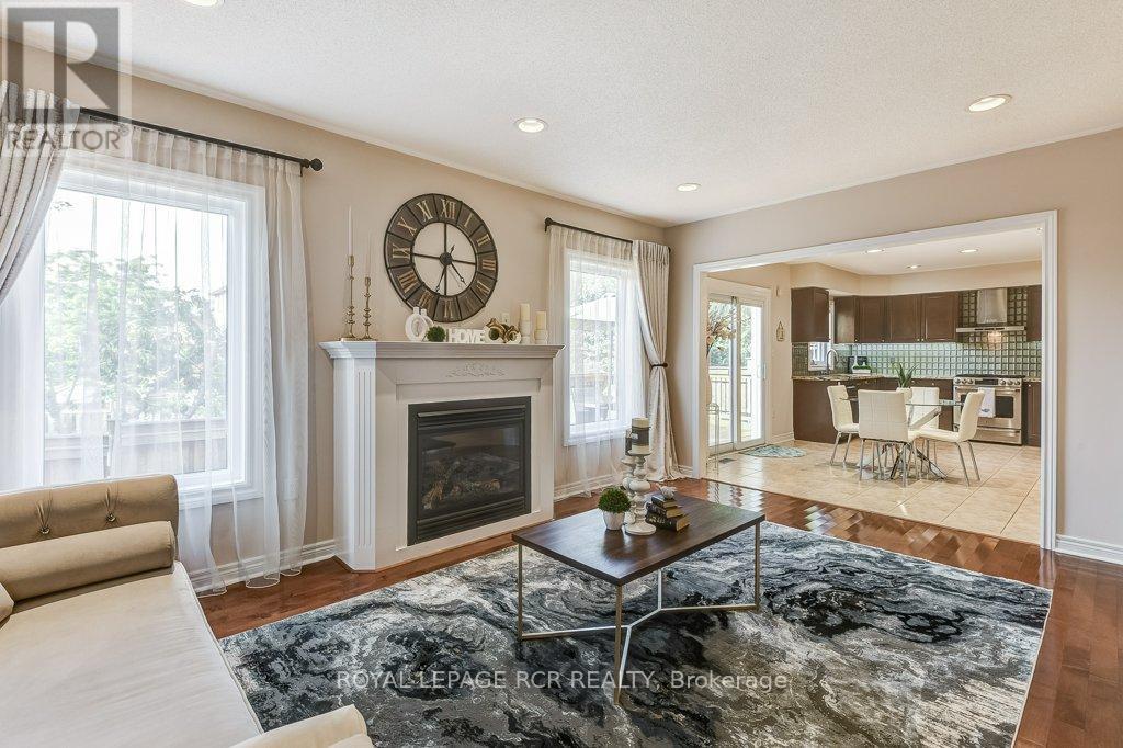 Photo 28 of 42 Mynden Way, Newmarket ON