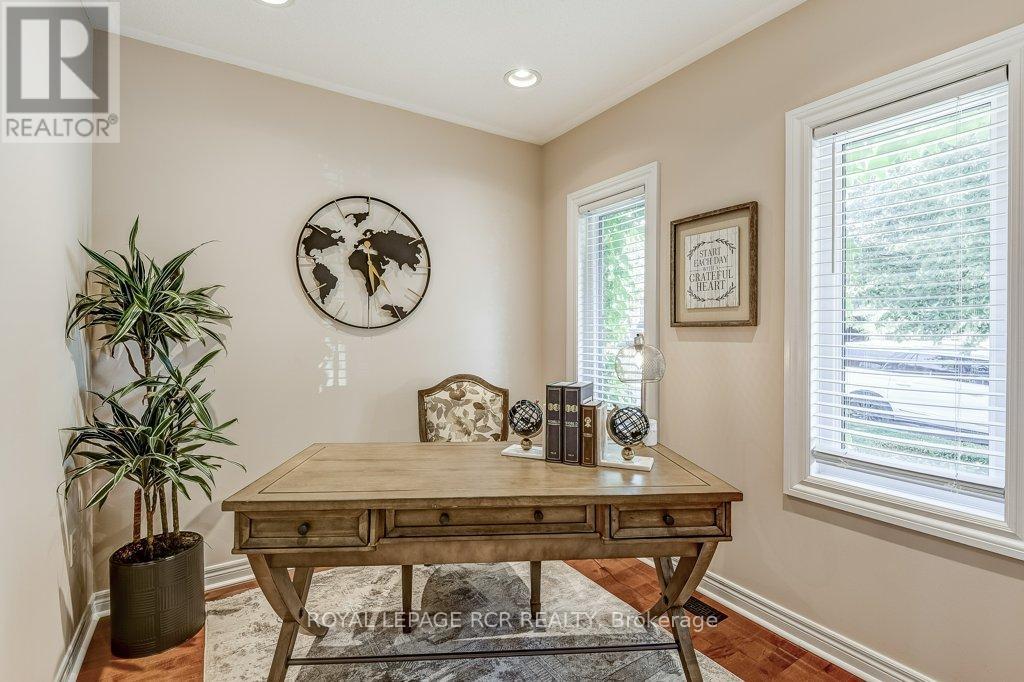Photo 31 of 42 Mynden Way, Newmarket ON