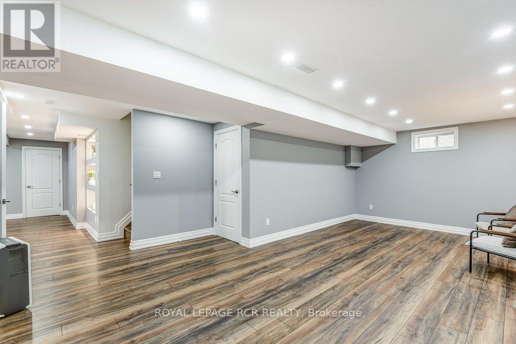 Photo 19 of 42 Mynden Way, Newmarket ON