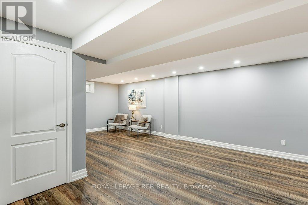 Photo 34 of 42 Mynden Way, Newmarket ON