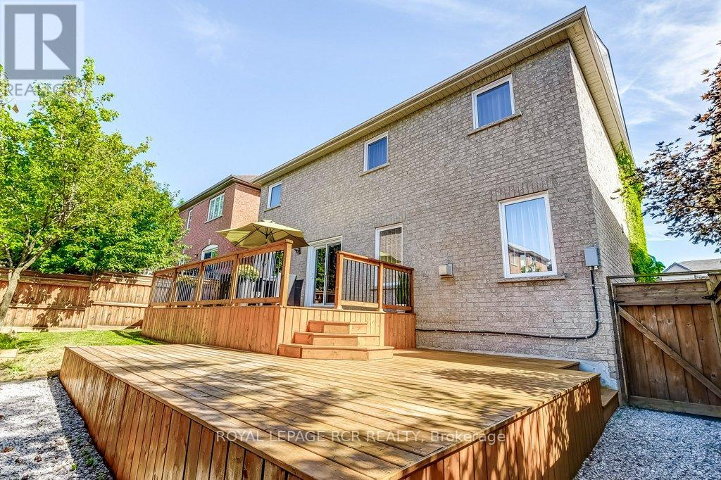 Photo 36 of 42 Mynden Way, Newmarket ON