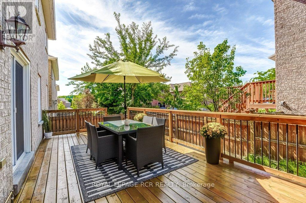 Photo 27 of 42 Mynden Way, Newmarket ON