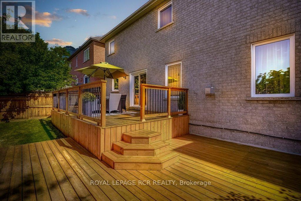 Photo 16 of 42 Mynden Way, Newmarket ON