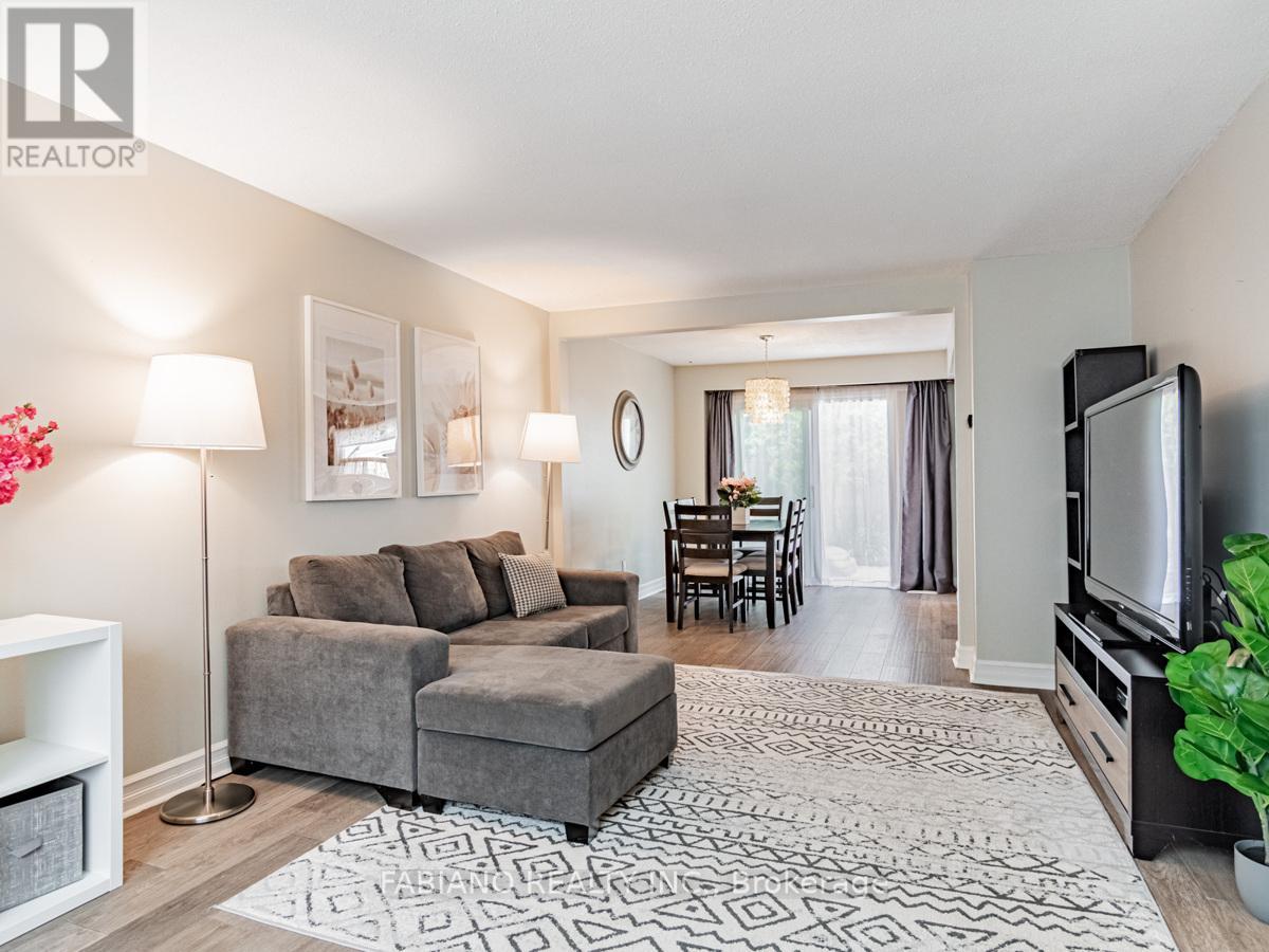 Photo 9 of 96 1055 Shawnmarr Road, Mississauga ON