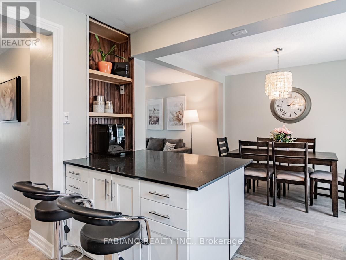 Photo 10 of 96 1055 Shawnmarr Road, Mississauga ON