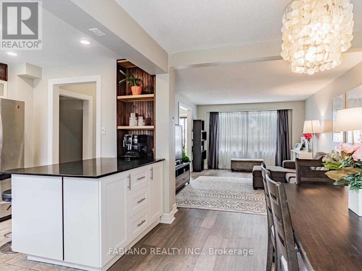 Photo 16 of 96 1055 Shawnmarr Road, Mississauga ON