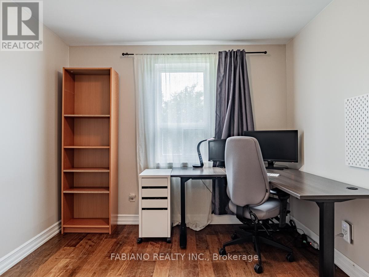 Photo 22 of 96 1055 Shawnmarr Road, Mississauga ON