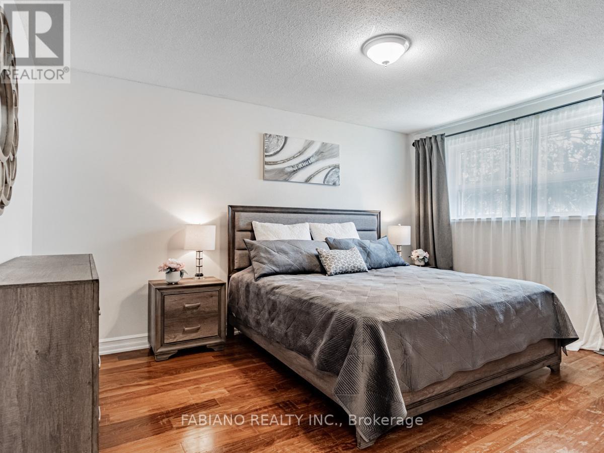 Photo 26 of 96 1055 Shawnmarr Road, Mississauga ON