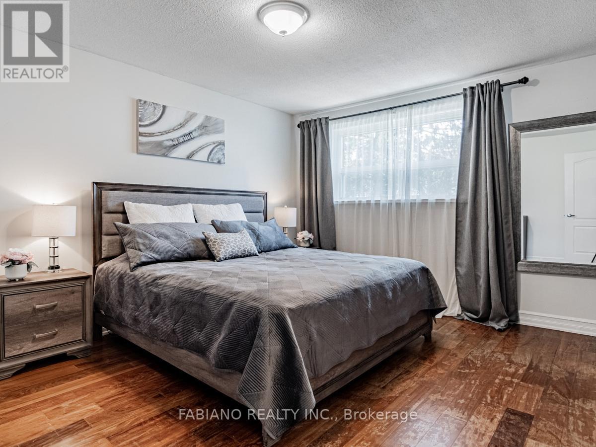Photo 13 of 96 1055 Shawnmarr Road, Mississauga ON