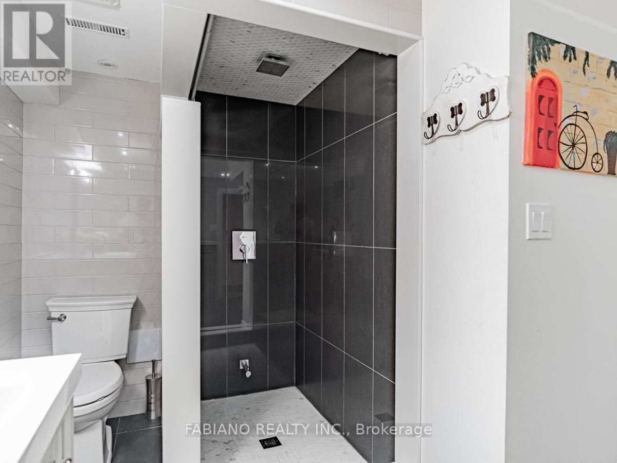 Photo 24 of 96 1055 Shawnmarr Road, Mississauga ON