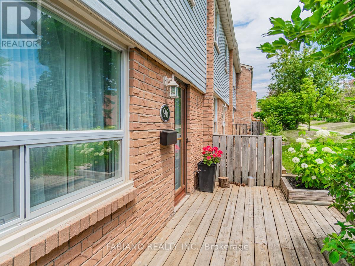 Photo 33 of 96 1055 Shawnmarr Road, Mississauga ON