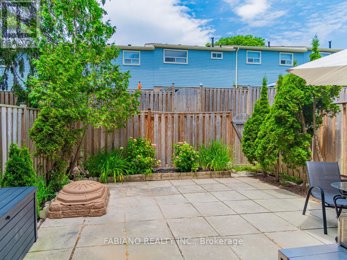 Photo 23 of 96 1055 Shawnmarr Road, Mississauga ON