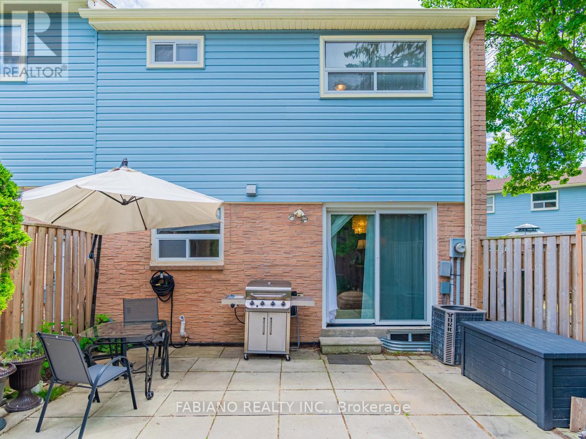 Photo 17 of 96 1055 Shawnmarr Road, Mississauga ON