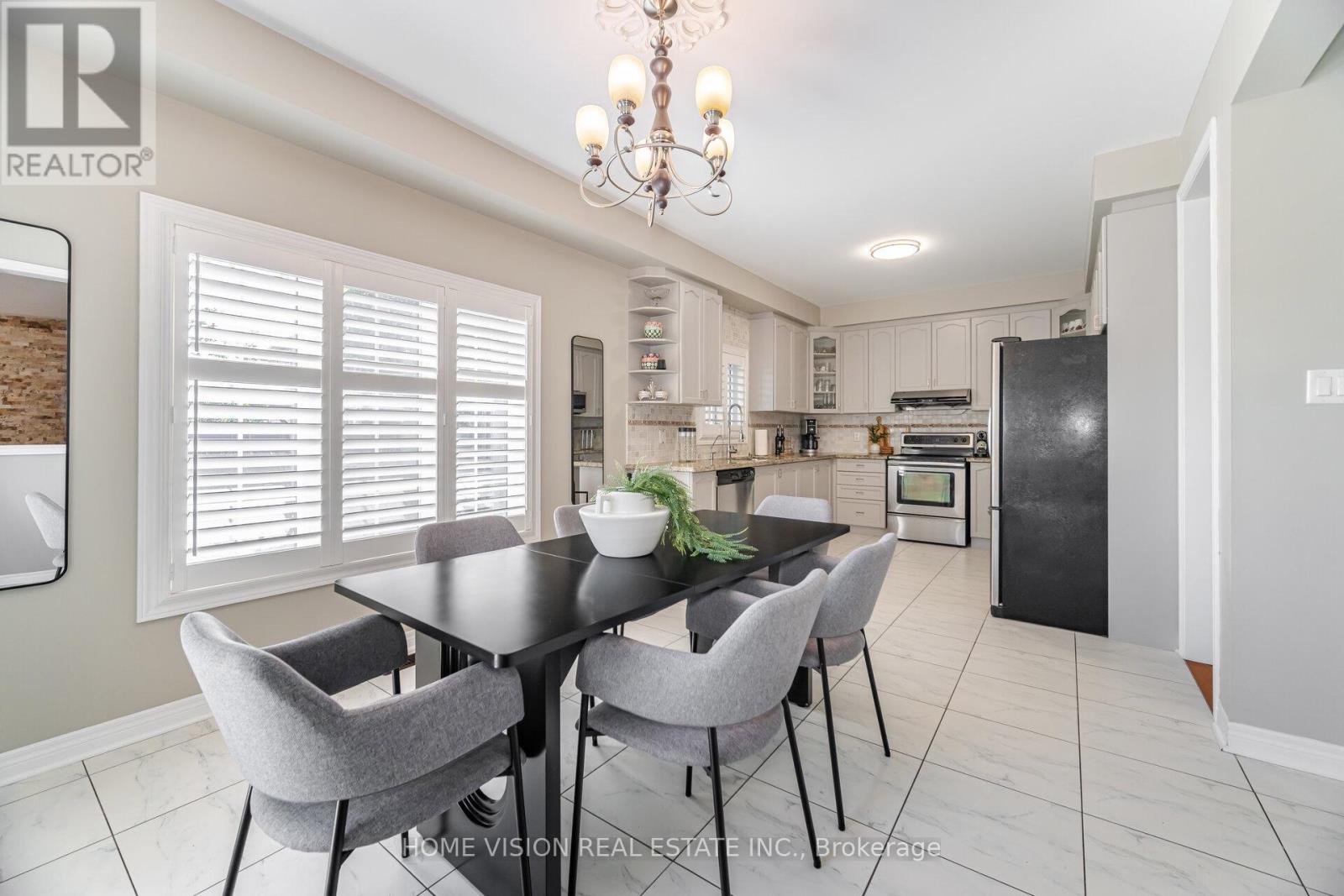 Photo 11 of 7174 Saint Barbara Boulevard, Mississauga ON