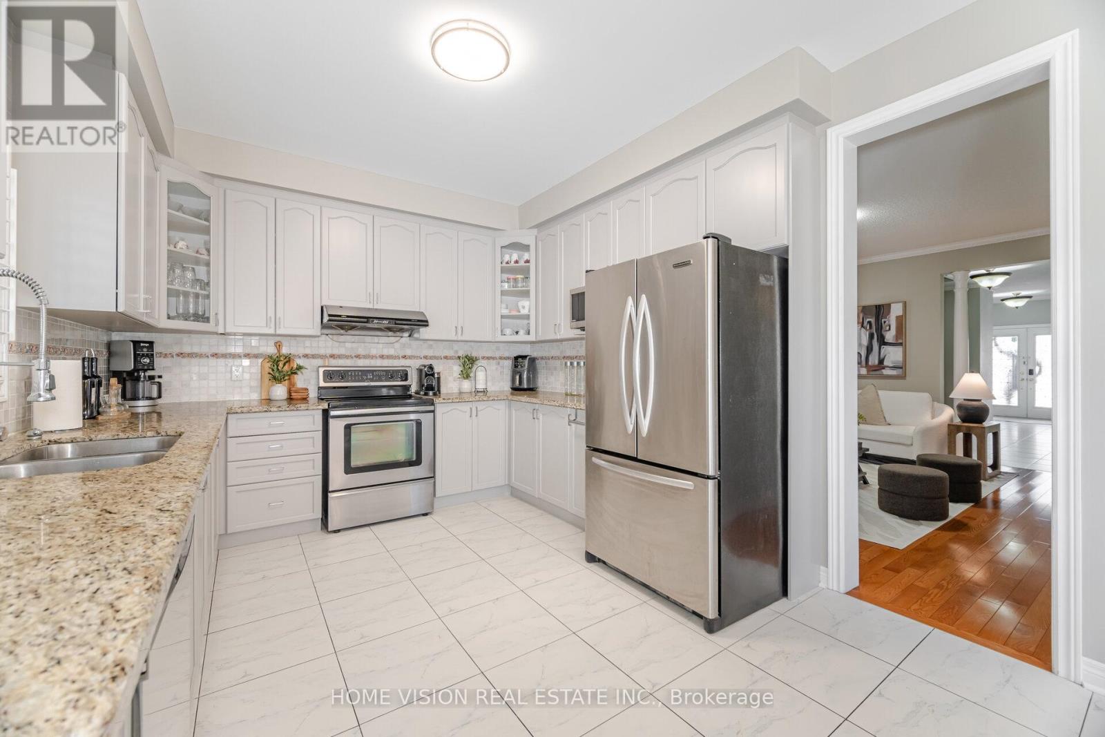 Photo 12 of 7174 Saint Barbara Boulevard, Mississauga ON