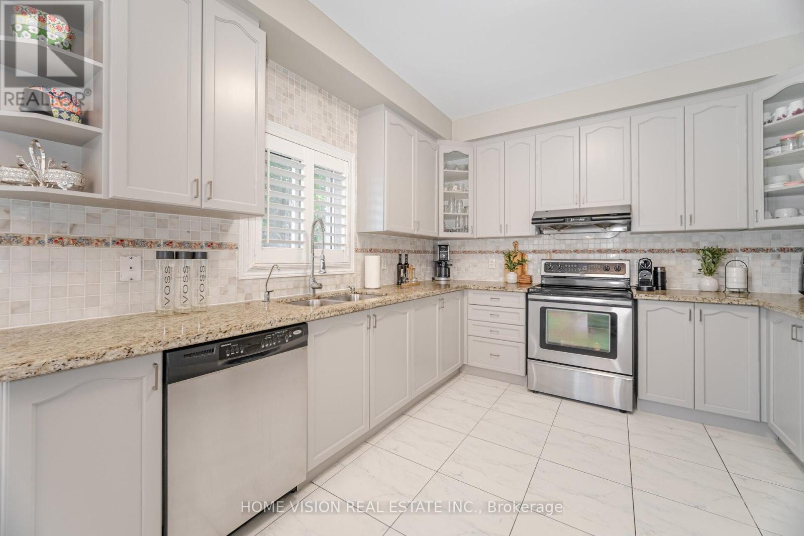 Photo 13 of 7174 Saint Barbara Boulevard, Mississauga ON