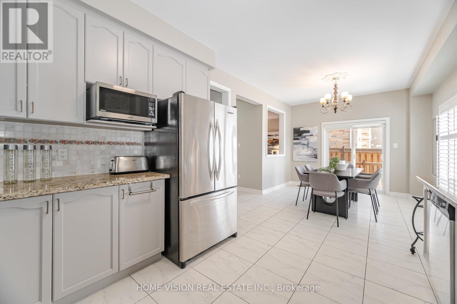 Photo 15 of 7174 Saint Barbara Boulevard, Mississauga ON