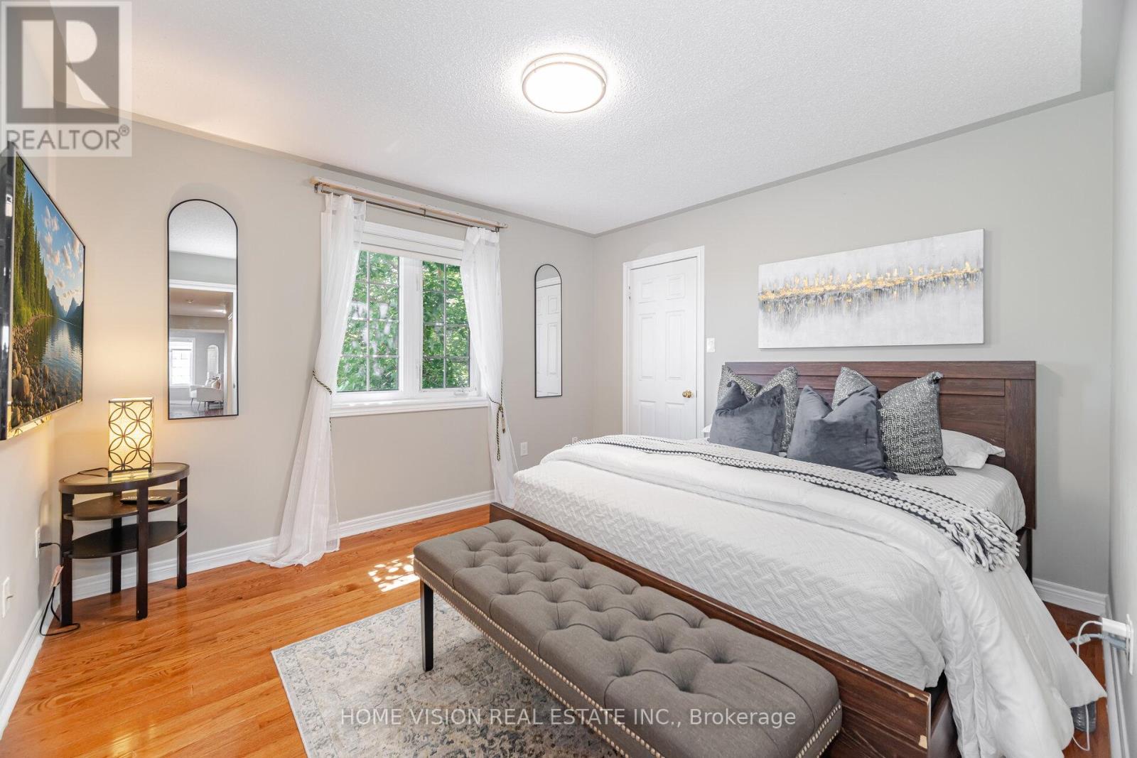 Photo 24 of 7174 Saint Barbara Boulevard, Mississauga ON