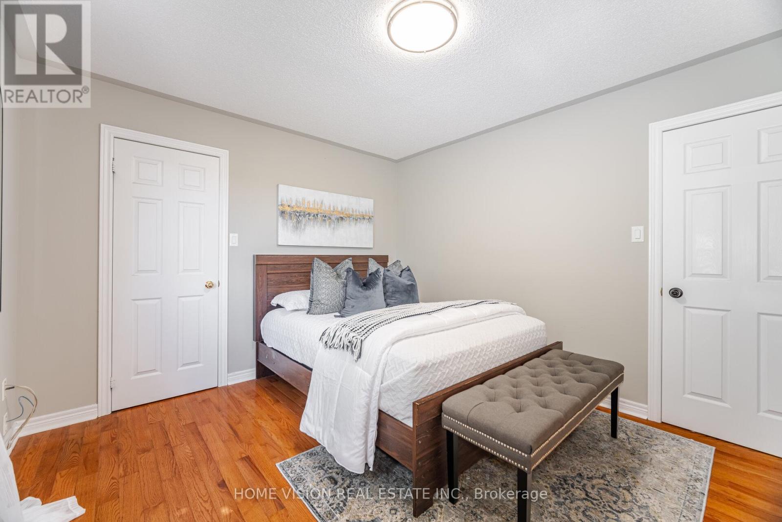 Photo 25 of 7174 Saint Barbara Boulevard, Mississauga ON