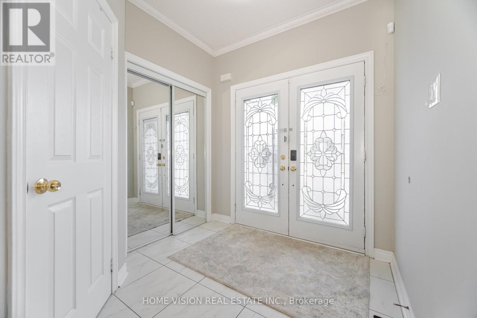 Photo 3 of 7174 Saint Barbara Boulevard, Mississauga ON