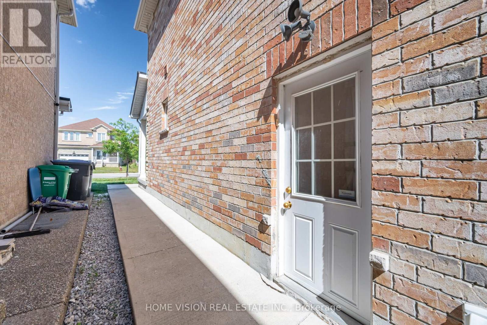 Photo 30 of 7174 Saint Barbara Boulevard, Mississauga ON