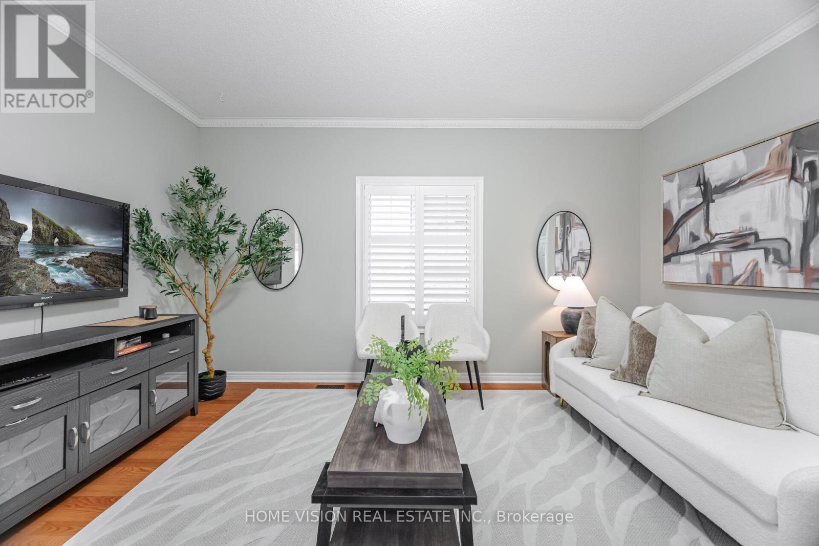 Photo 6 of 7174 Saint Barbara Boulevard, Mississauga ON