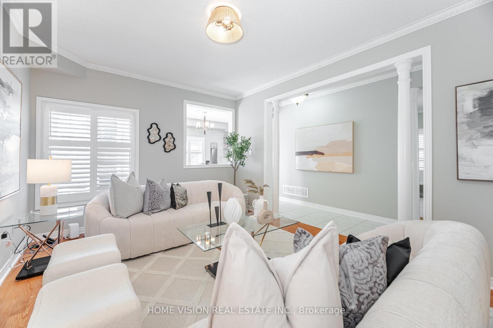 Photo 8 of 7174 Saint Barbara Boulevard, Mississauga ON