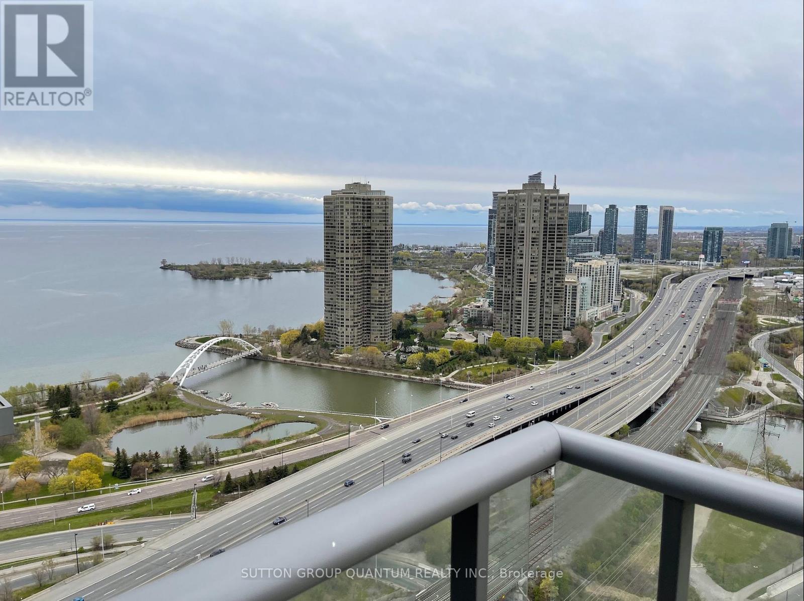 Photo 5 of 3509 105 The Queensway Avenue, Toronto ON