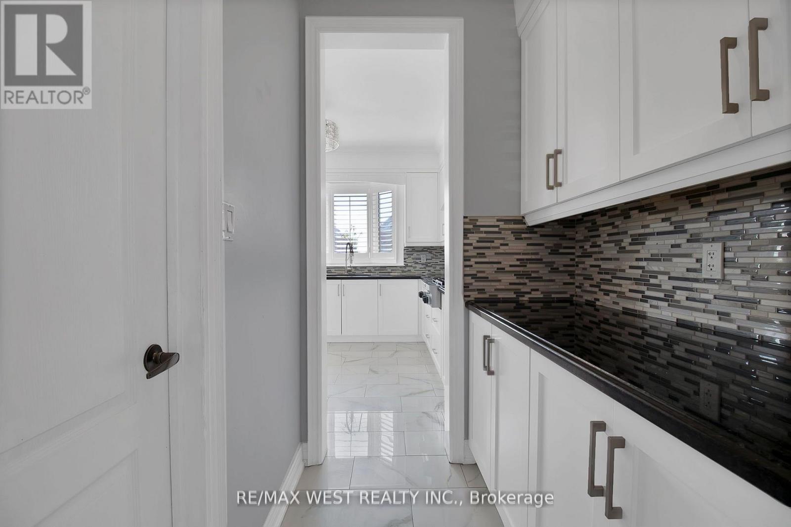 Photo 9 of 3 Fallowfield Road, Brampton ON