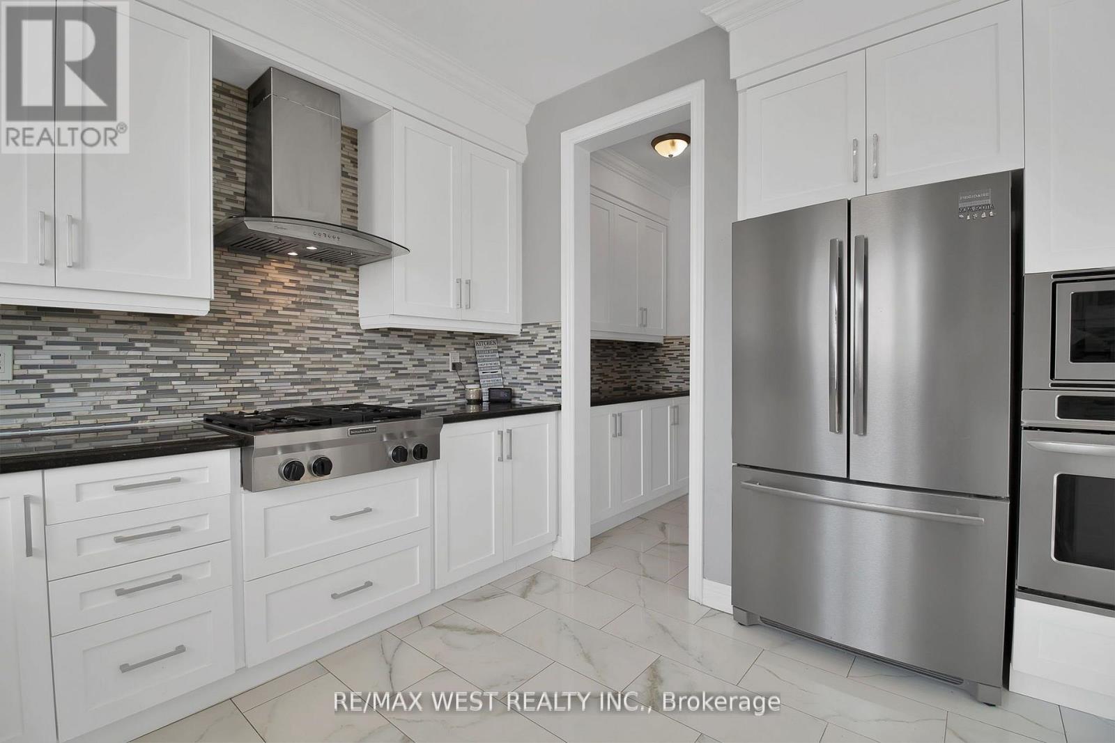 Photo 13 of 3 Fallowfield Road, Brampton ON