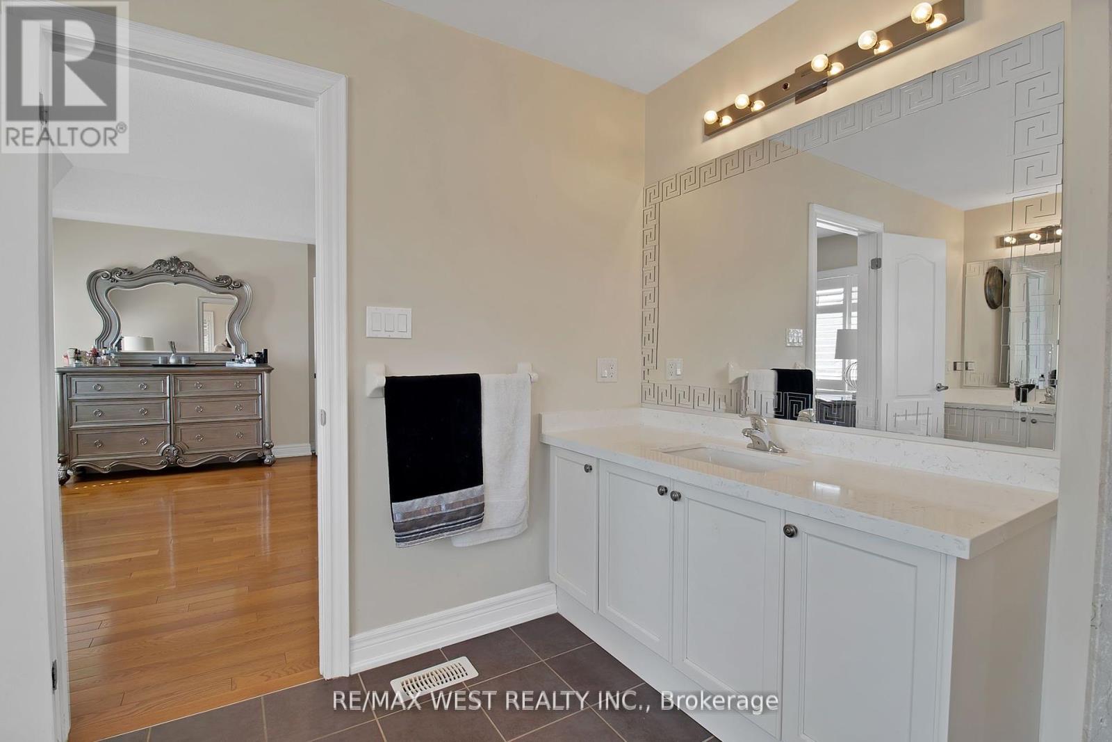 Photo 15 of 3 Fallowfield Road, Brampton ON