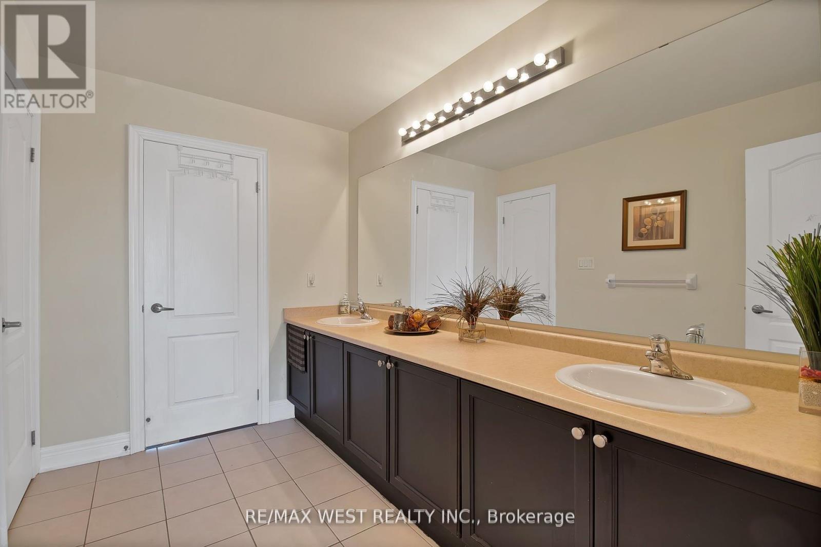 Photo 34 of 3 Fallowfield Road, Brampton ON