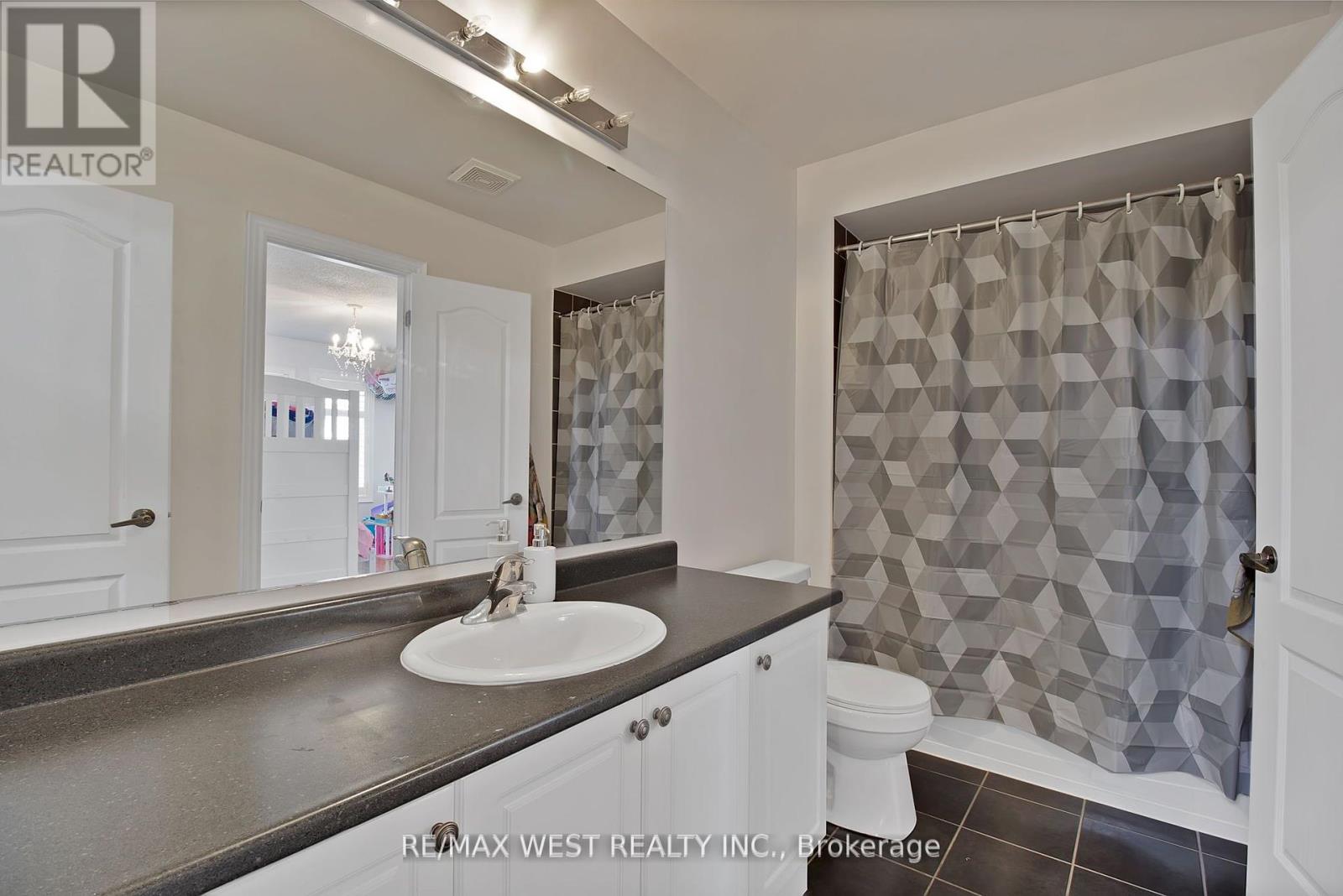 Photo 20 of 3 Fallowfield Road, Brampton ON