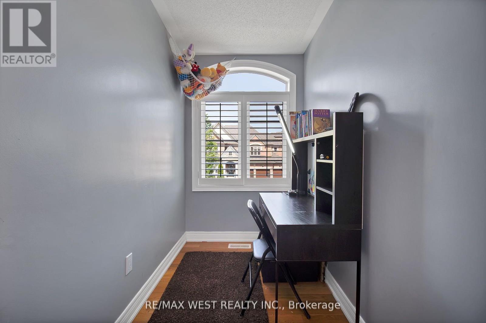 Photo 10 of 3 Fallowfield Road, Brampton ON