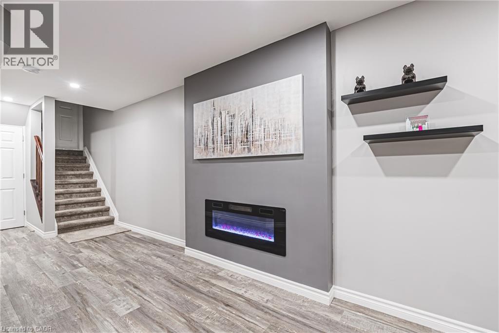 Photo 38 of 170 Palacebeach Trail Unit 14, Hamilton ON