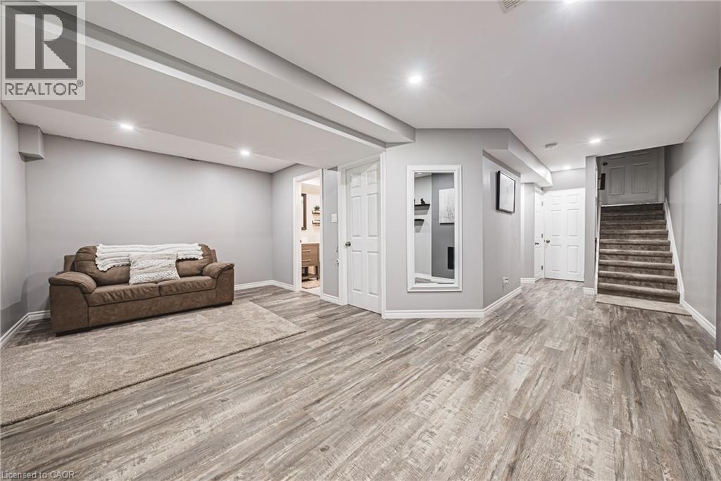 Photo 14 of 170 Palacebeach Trail Unit 14, Hamilton ON