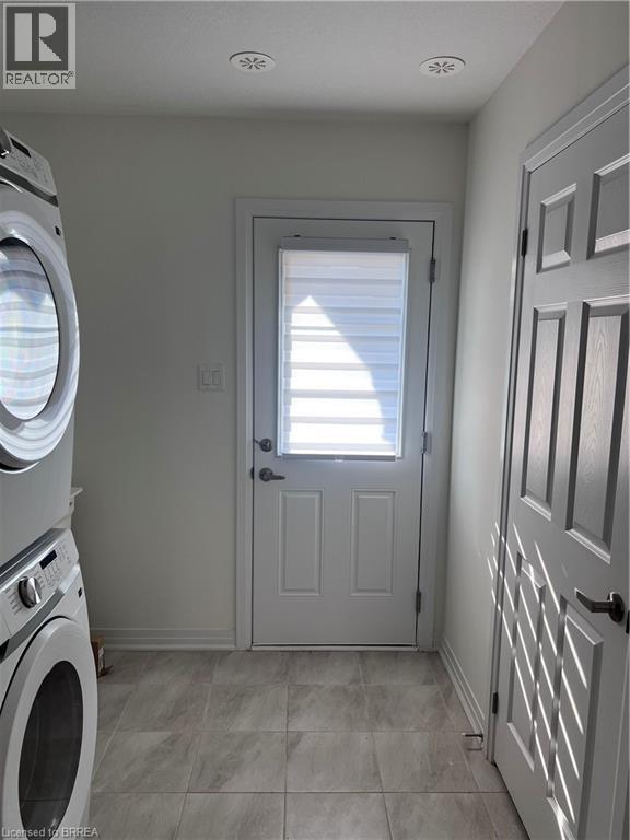 Photo 4 of 39 Hine Road, Brantford ON